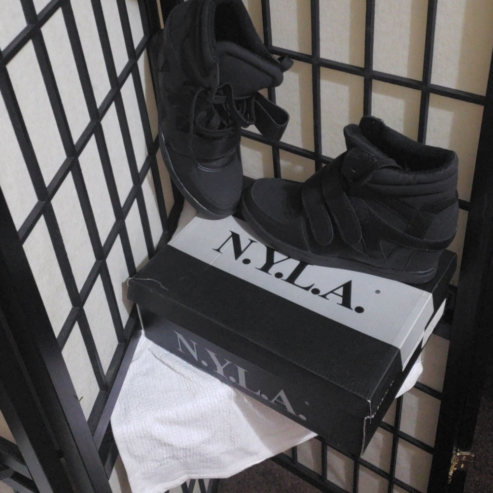 Shoe
